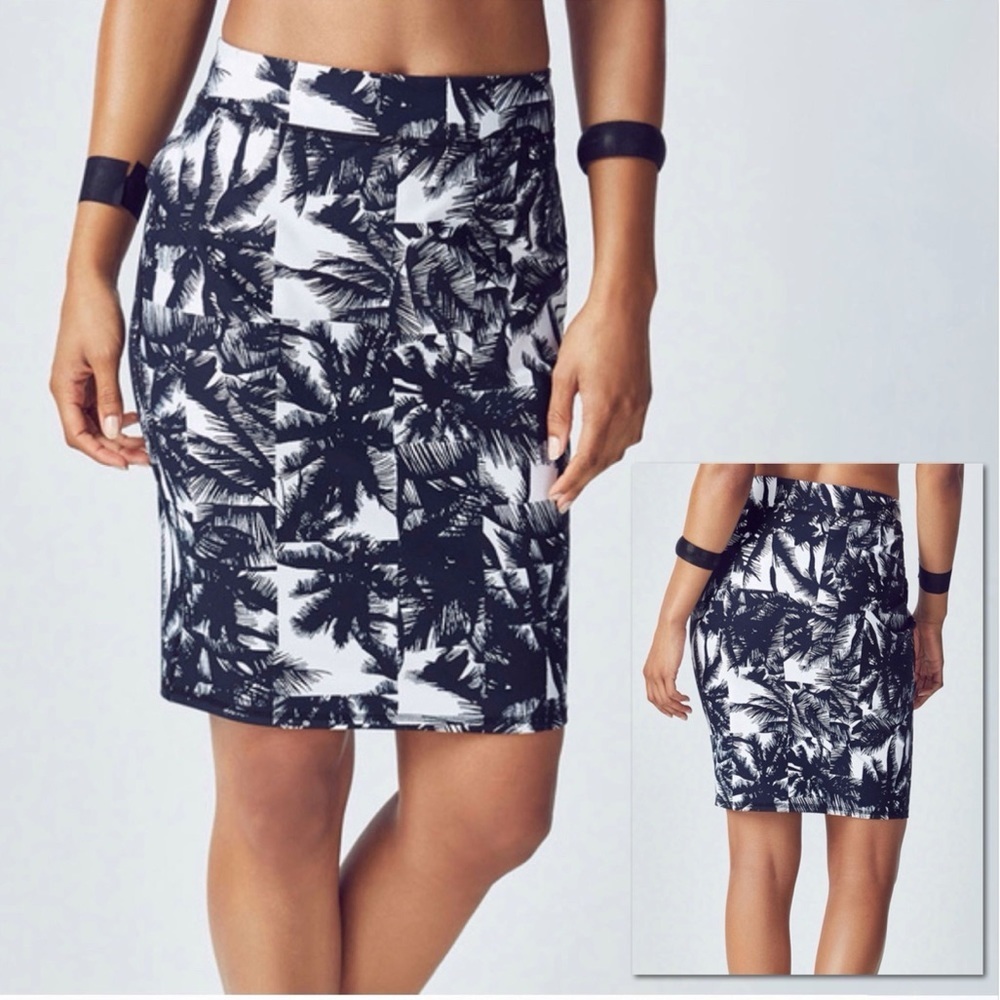Fabletics Black & White Cora Skirt Malibu Print